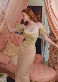 Écoute Les Fleurs Tomber Dress