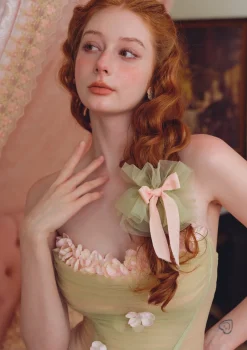 Écoute Les Fleurs Tomber Dress