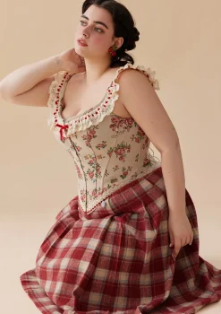 Curve & Plus Rosey Christmas Cottage Skirt