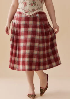 Curve & Plus Rosey Christmas Cottage Skirt
