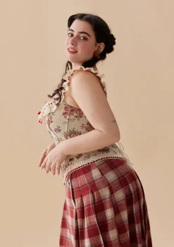 Curve & Plus Rosey Christmas Cottage Skirt