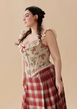 Curve & Plus Rosey Christmas Cottage Skirt