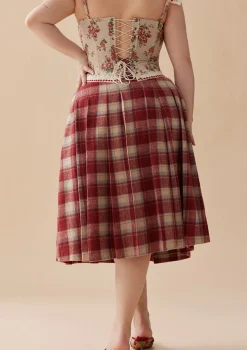 Curve & Plus Rosey Christmas Cottage Skirt