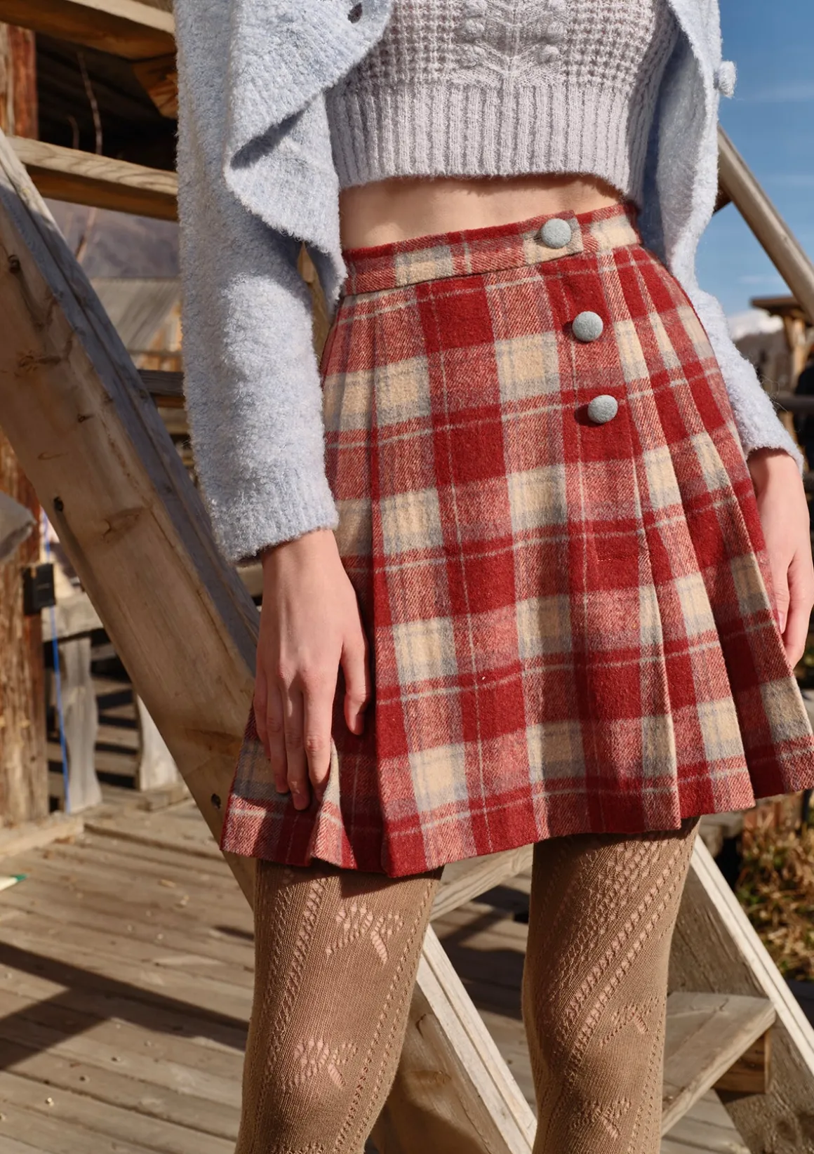 Rosey Christmas Cottage Skirt